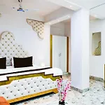 Super Collection O Circus Avenue Road Formerly Hotel Rockstar