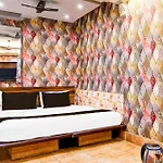 Super Collection O Circus Avenue Road Formerly Hotel Rockstar