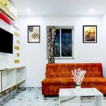 Super Collection O Circus Avenue Road Formerly Hotel Rockstar